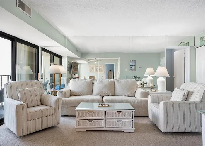 2 Bedroom With Beautiful Ocean View & Outdoor Pool!