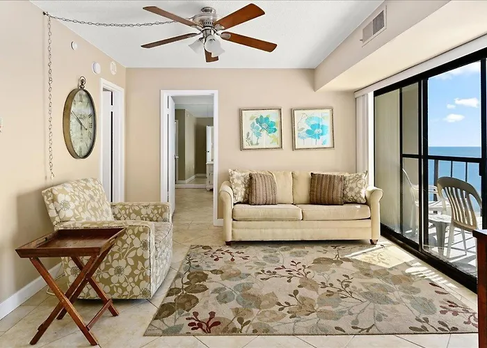 1 Bedroom Condo With Side Ocean View And Outdoor Pool!