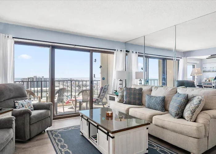Gorgeous 2 Bedroom Condo With Outdoor Pool And Ocean Views!