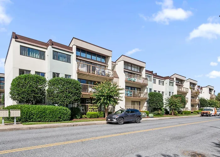 Uptown Ocean City 2Br W/ Pool!