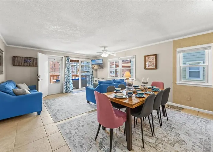 Steps To Beach 3Br Condo W Deck & Parking