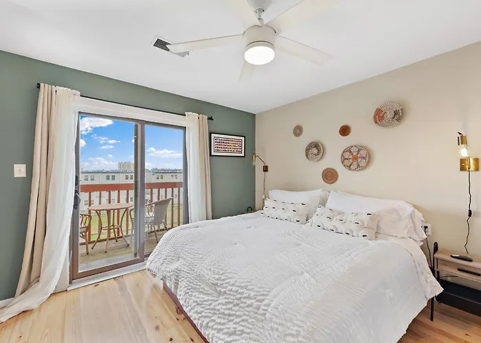 Boho Bay View Townhome W 2 King Suites