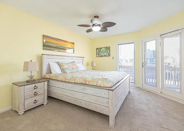 Runaway Bay Retreat With Outdoor Pool