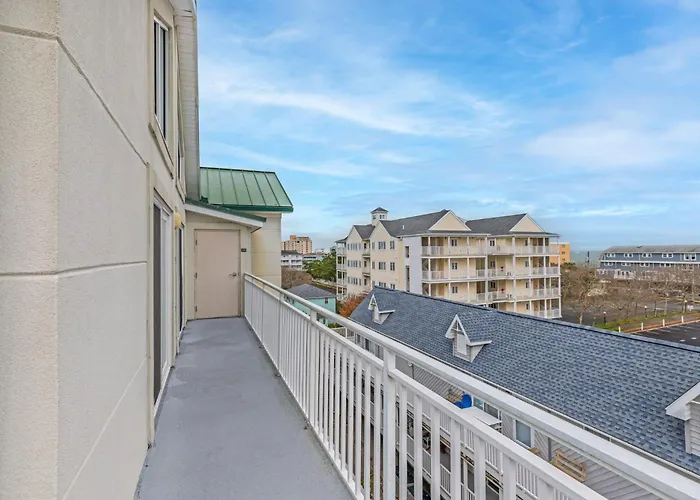 3 Bedroom Condo With Vaulted Ceilings & Scenic Views