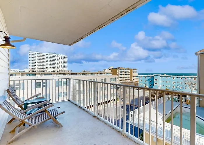 Sea Palms 403