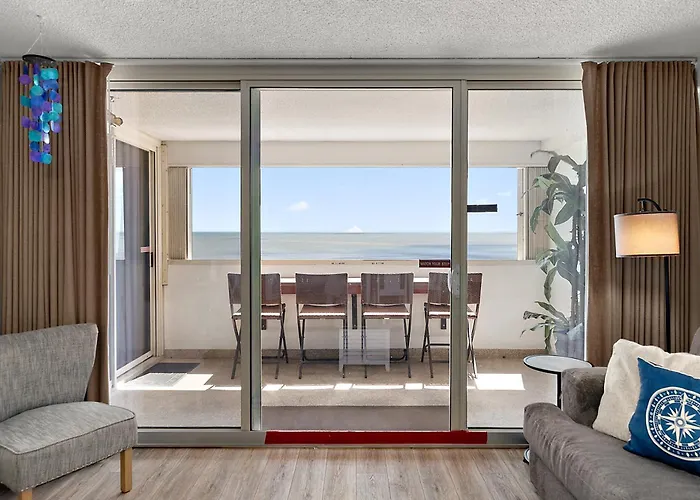 2 Bedroom Ocean Front Atlantis Condo!