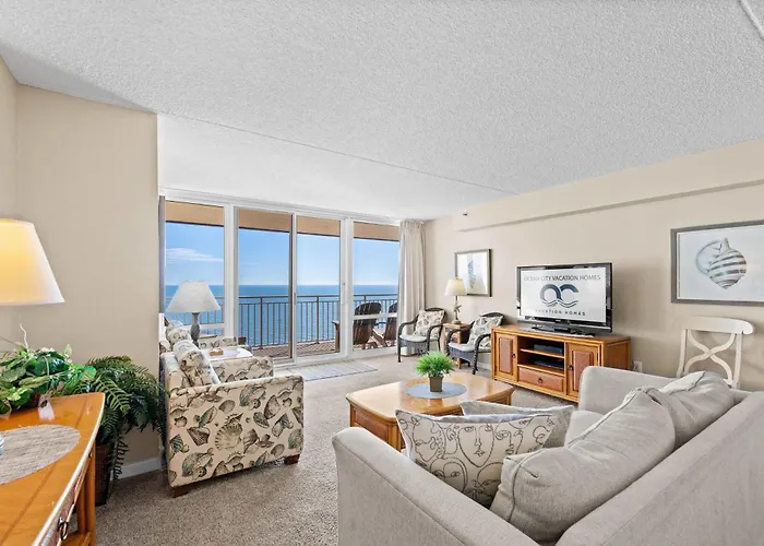3Br Penthouse With Immaculate Views And Amenities Including A Ice Rink