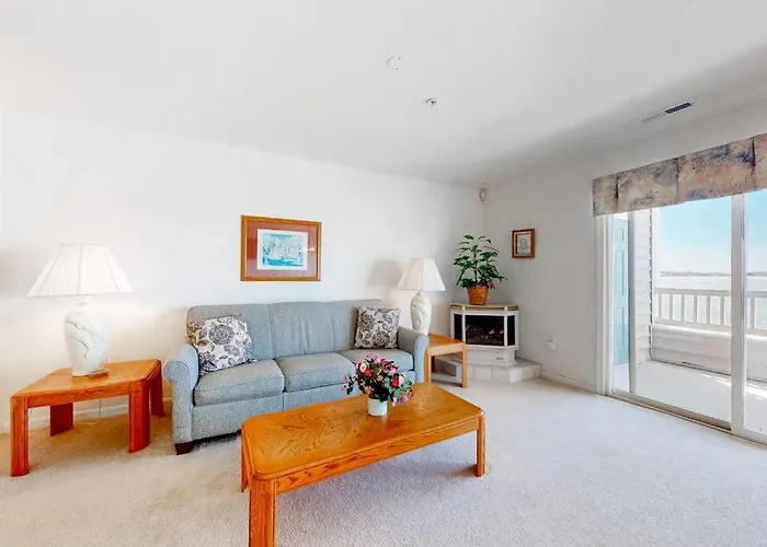 Harbour Towne 203A