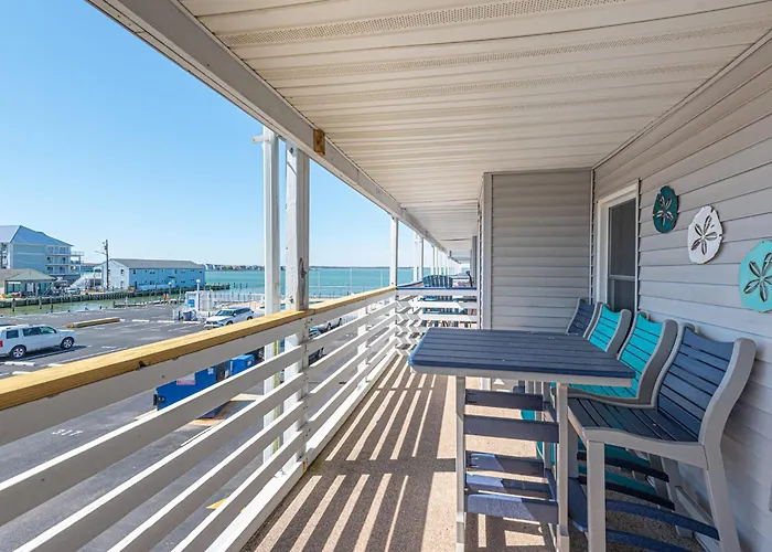 Poolside Bayfront Condo Sunset Views 2 Parking Spots Midtown Oc