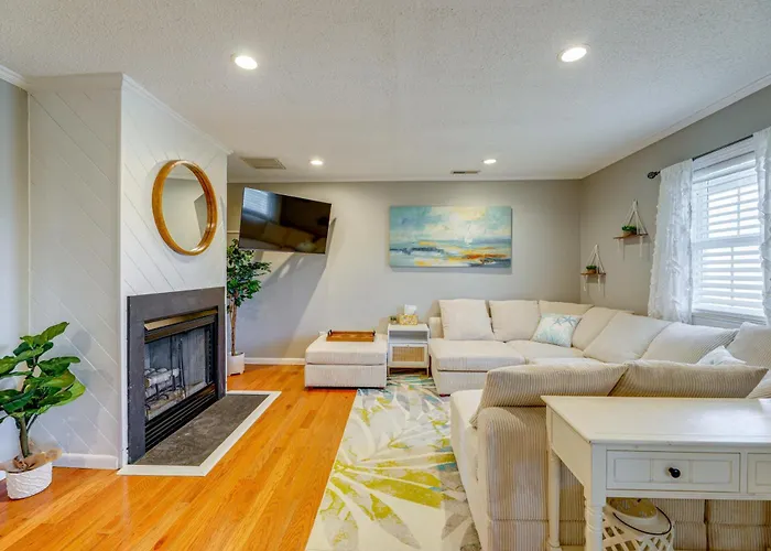 Bright & Airy Condo: Walk To Beach/Boardwalk!