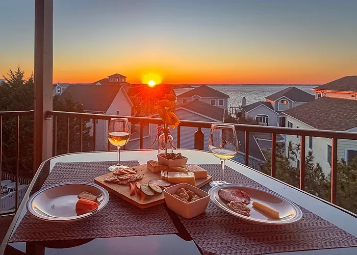 Pool, Sunset Views & Prime Setting! Ocean City Gem