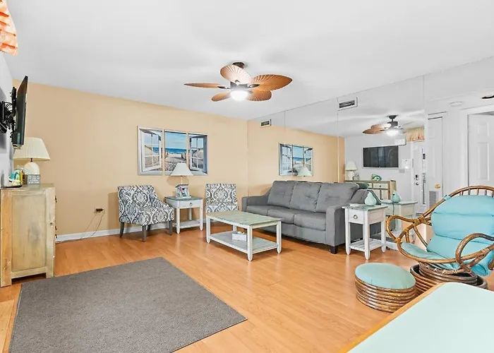 Classic Bayside Condo Near Harpoon Hannas Close To Beach & Dining