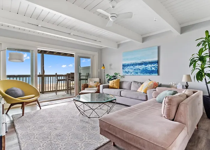 Relaxing Direct Oceanfront Beachfront Retreat
