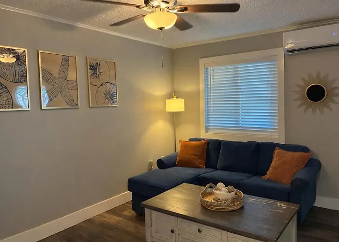 Cute And Cozy Condo, Short Walk To The Beach