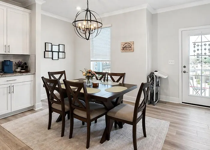 3 En-Suite Beach Townhome - 5 Min Walk To Sand - Sleeps 10 - Community Pool