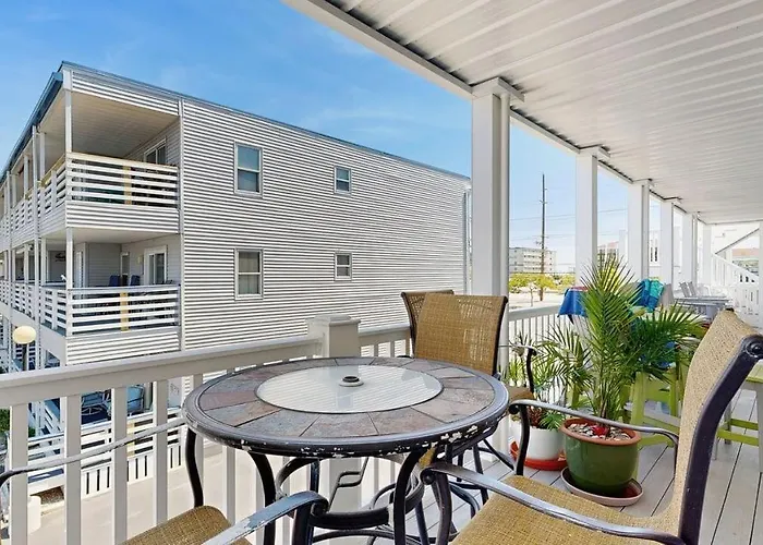 Inviting Bayfront Escape With Outdoor Seating Pool And Great Location