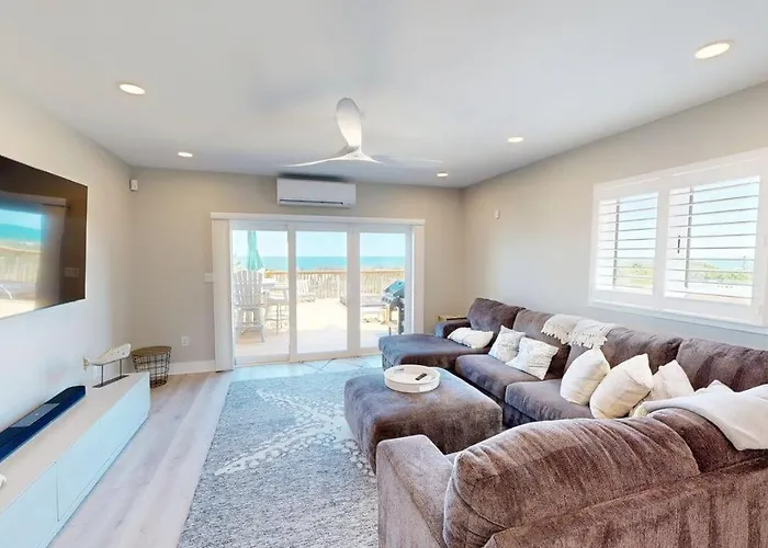 Luxurious Oceanfront Townhome With Private Deck And Panoramic Coastal Views
