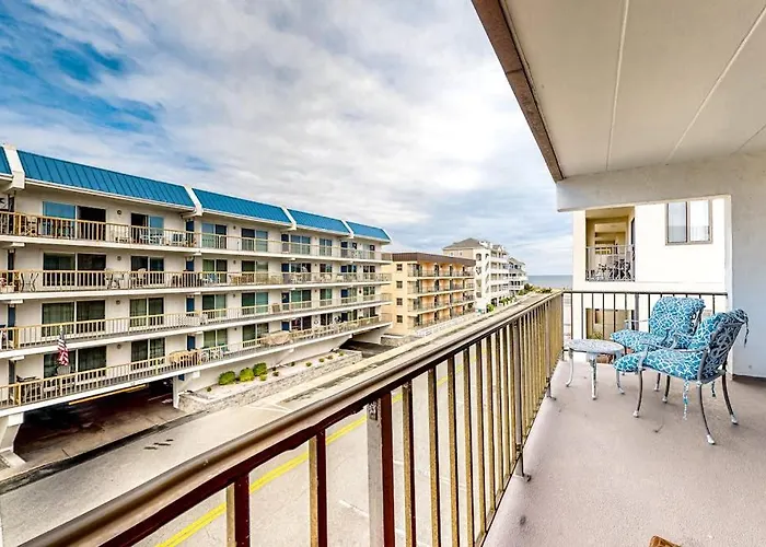 3Rd-Floor Condo Near The Beach With Balcony Partial Ocean Views & Central Ac