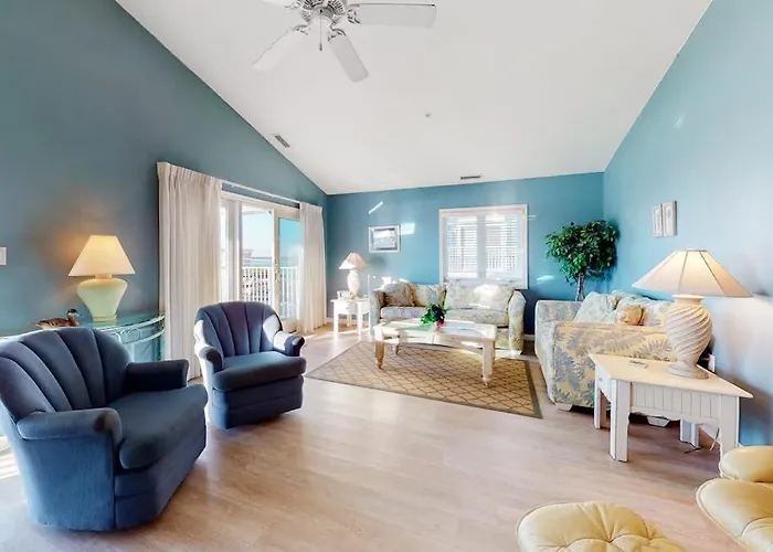 Well-Located Condo With Partial Ocean Views Private Balcony Washer & Dryer Ac