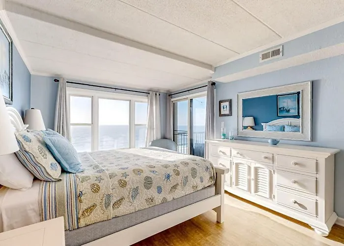Beachfront Condo With Ocean-View Balcony Outdoor Pool Washer & Dryer & Ac