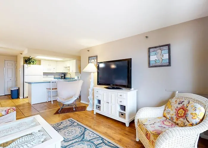 Oceanfront Ground-Floor Condo With Patio Fast Wifi Central Ac & Washer & Dryer