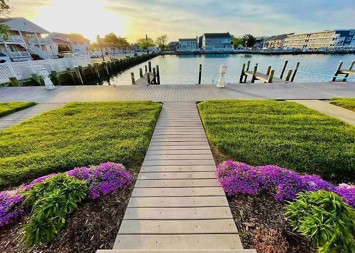 Bayfront | Walk To Beach & Boardwalk | King Bed