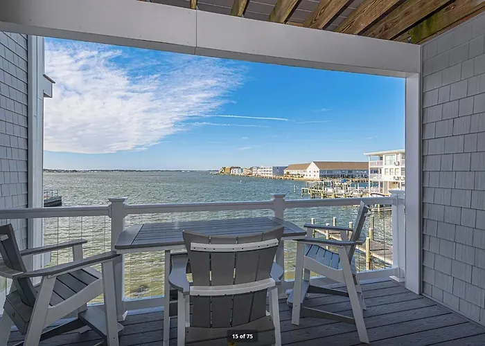 Luxury Bayfront Retreat - Exclusive Waterfront
