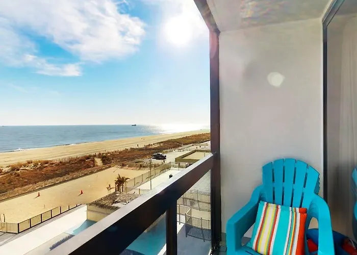 Darling Beachfront Condo With Balcony Pools Tennis & Gym