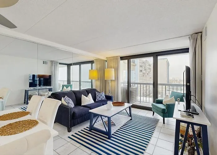 Modern Ocean-View Condo With Balcony Pools Saunas Tennis & Gym
