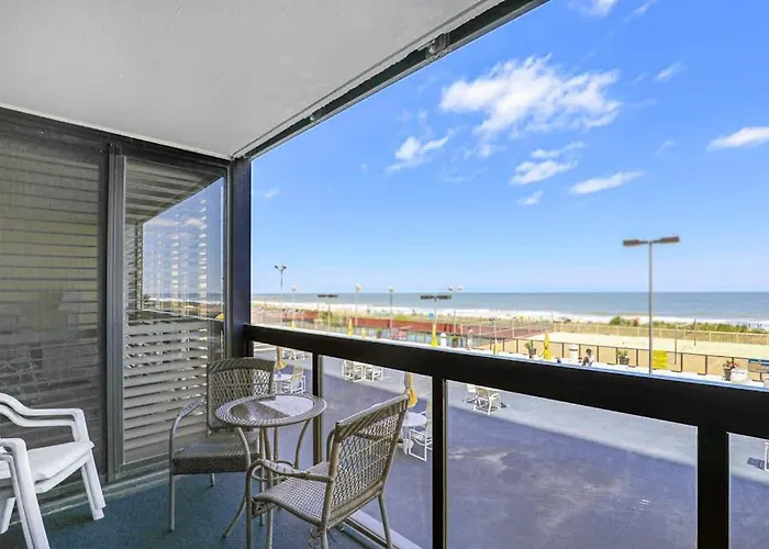 Spacious & Bright Beachfront Condo With Ocean Views From Balcony & Pool