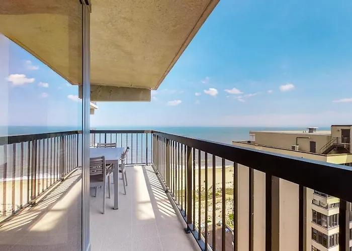 Bright Beach Condo With Great Location Balcony Pools Tennis & Game Room