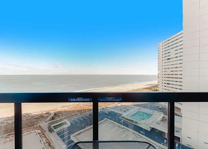 Updated Beachfront Condo High Speed Internet Balcony Pools & Ac