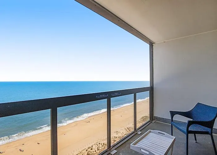 Beachfront Condo With Great Views Balcony Pools & Game Room