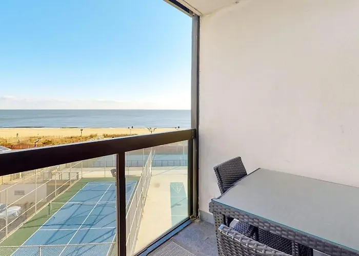 Charming Beach Condo Overlooking Tennis Courts With Balcony & Pools