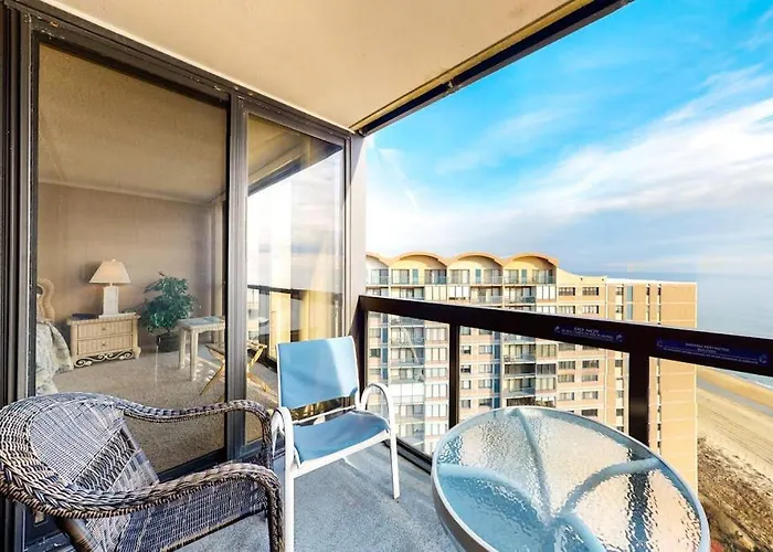 Sunny Beachfront Condo With Balcony Central Ac Pools & Gym