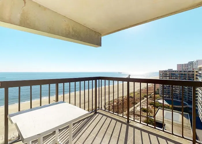Incredible & Well-Equipped Beach Condo With Pools Gym Sauna & Game Room