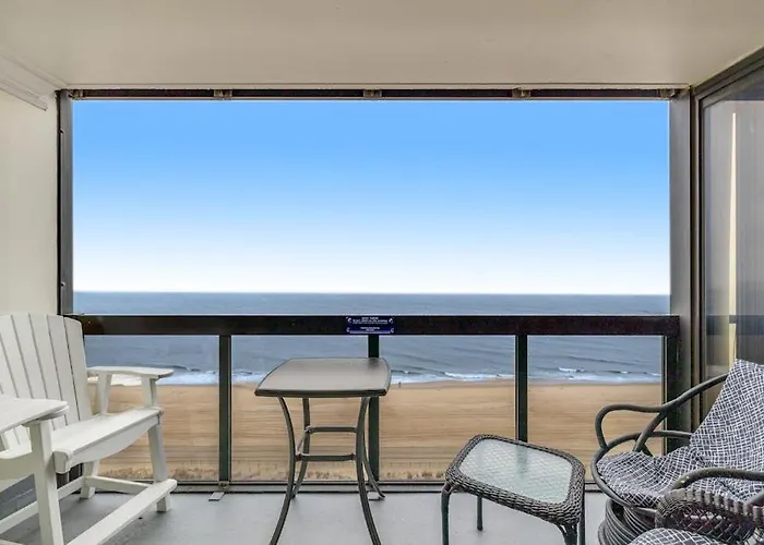Cozy Beachfront Condo With Balcony Washer & Dryer Pools & Gym