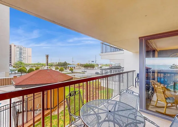 Fabulous Condo With Balcony Pools Gym Game Room Tennis & Central Ac