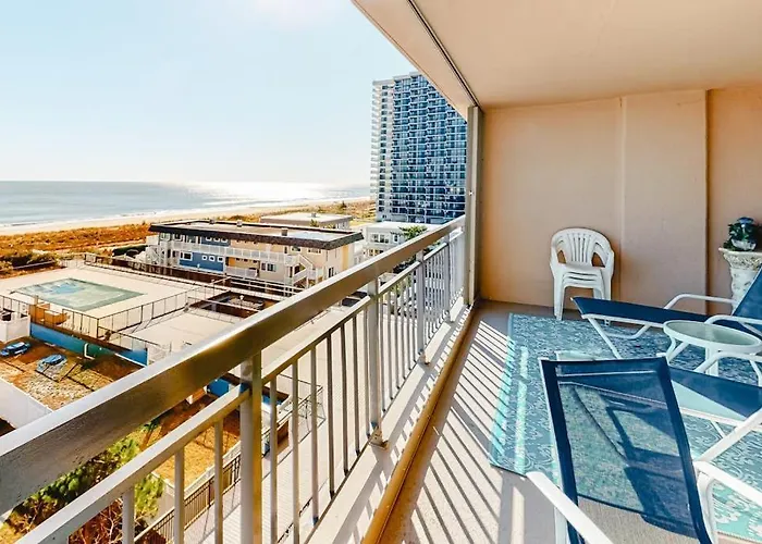 Oceanfront Condo With Great Balcony Ac Wifi & Shared Pool - Steps To Beach