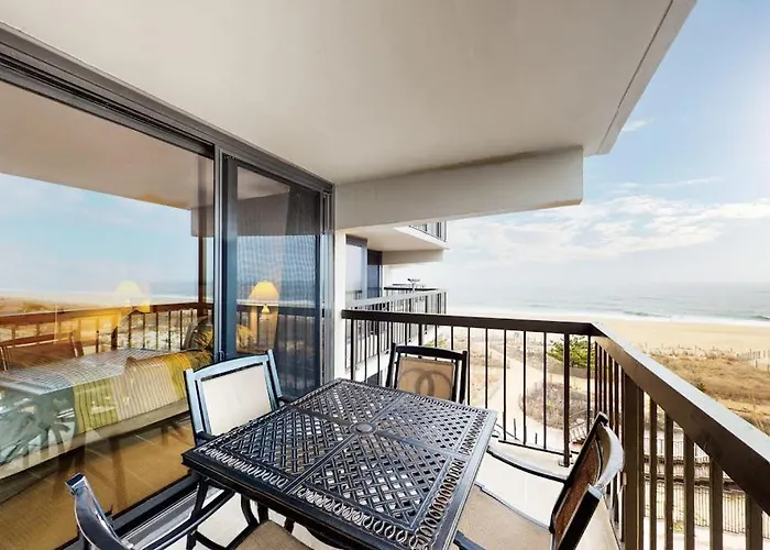 Spacious Beach Condo With Balcony Beach Views Pools Gym & Ac
