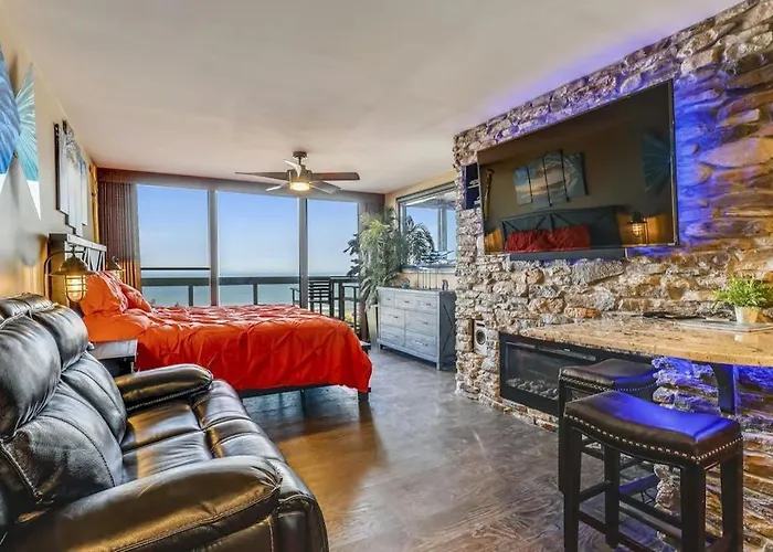 Modern Beachfront Studio With Balcony Views Pool & Gym