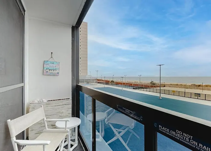 Convenient Studio Right On The Beach With Pools & Washer & Dryer