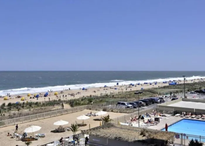 Beachfront Studio With Small Balcony Ac Pools Gym Game Room & Sauna