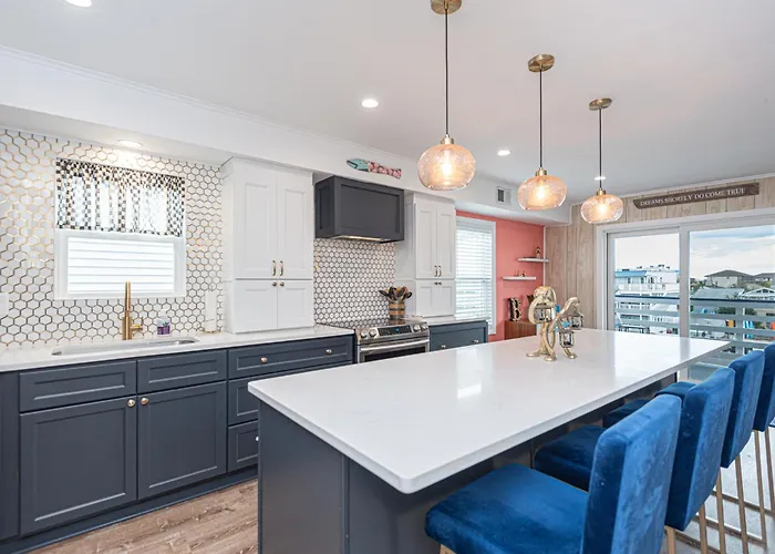 2 Bedroom Bayfront Condo With Pool!