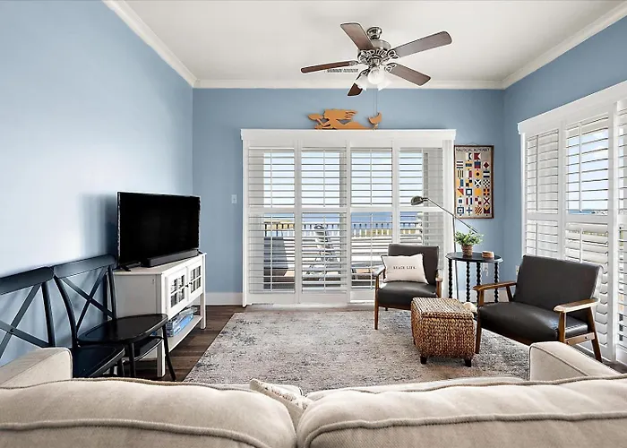 2 Bedroom Condo With Phenomenal Bay View!