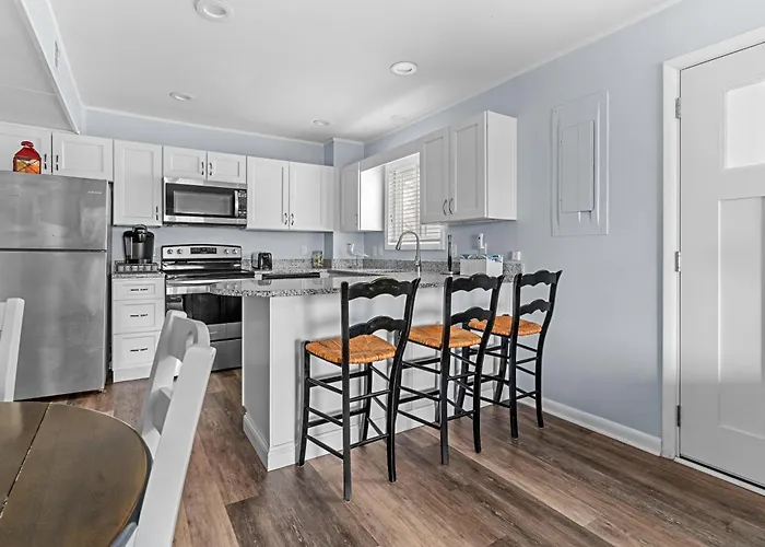 Renovated 3Br Condo Short Walk To Beach Right By The Green Turtle