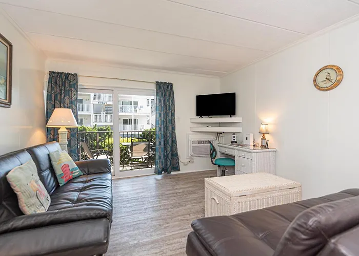 Ocean Block Retreat Sleeps 6!