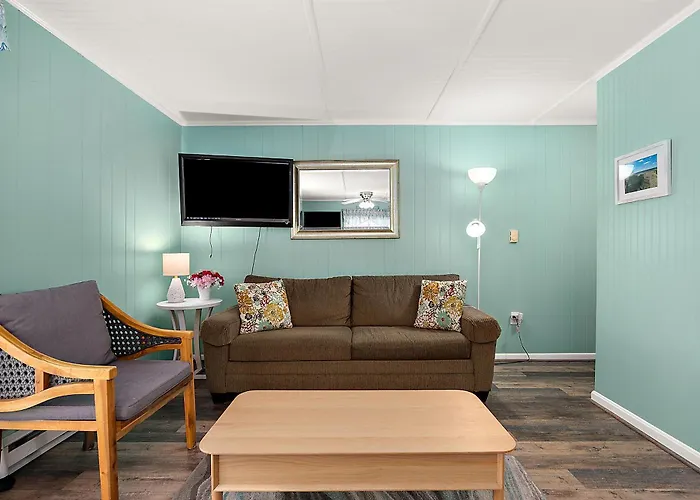 Cozy Ocean Block Condo