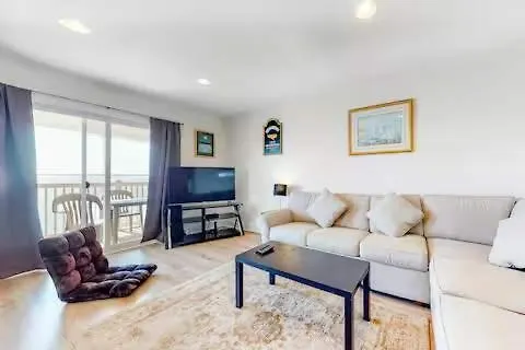 Bayview Bliss At Bridge Point 225